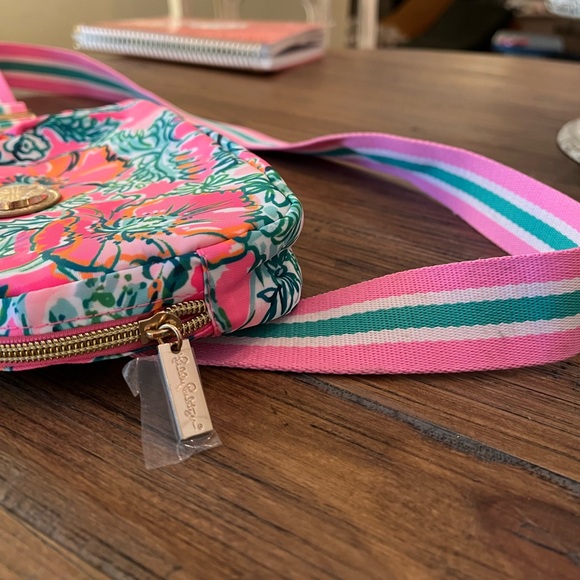 Lilly Pulitzer Runaround printed belt bag in Soleil Pink perfect poppy - Picture 6 of 16